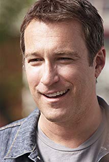 How tall is John Corbett?